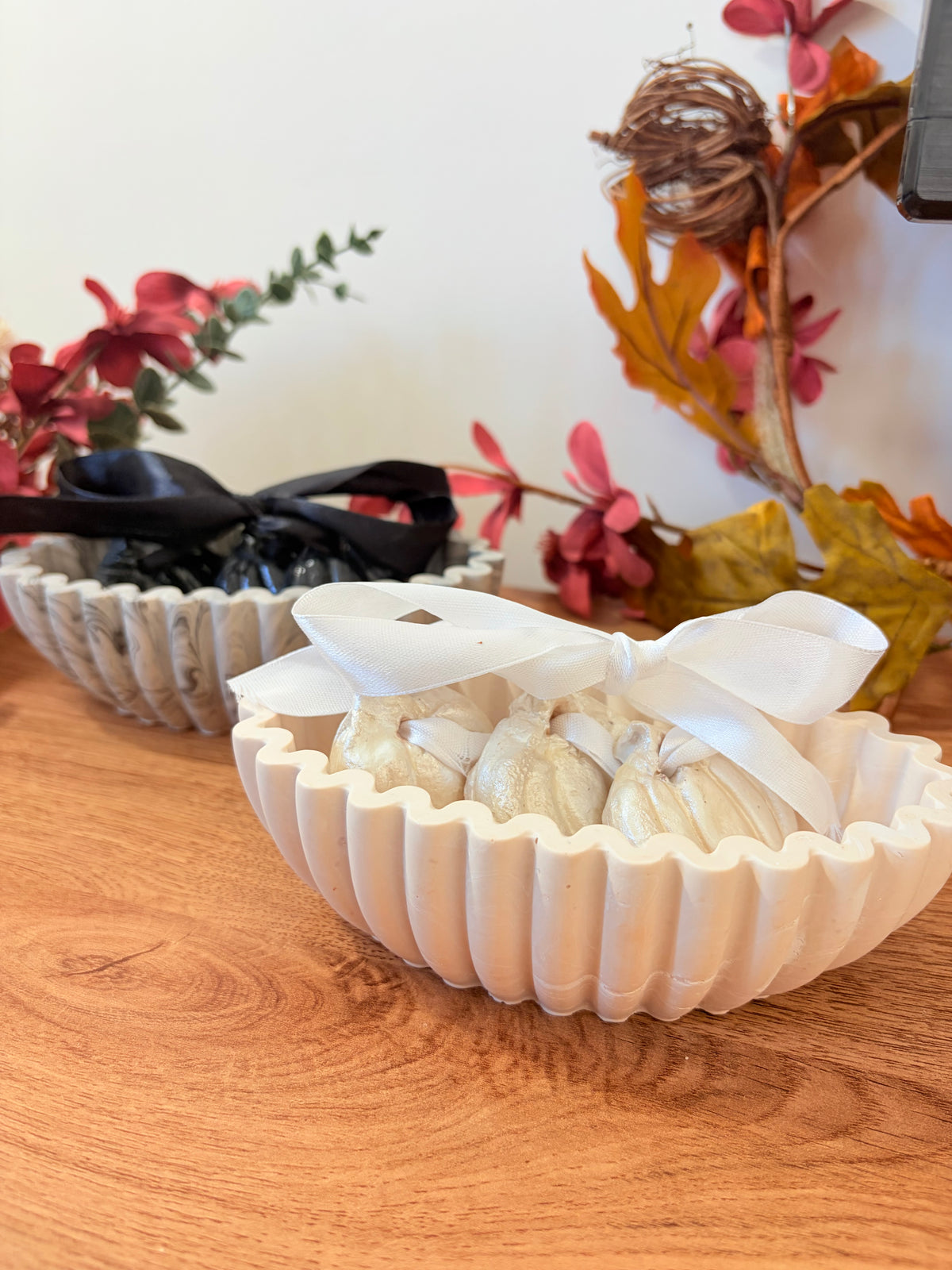 Halloween ribbon pumpkins with wavy bowl