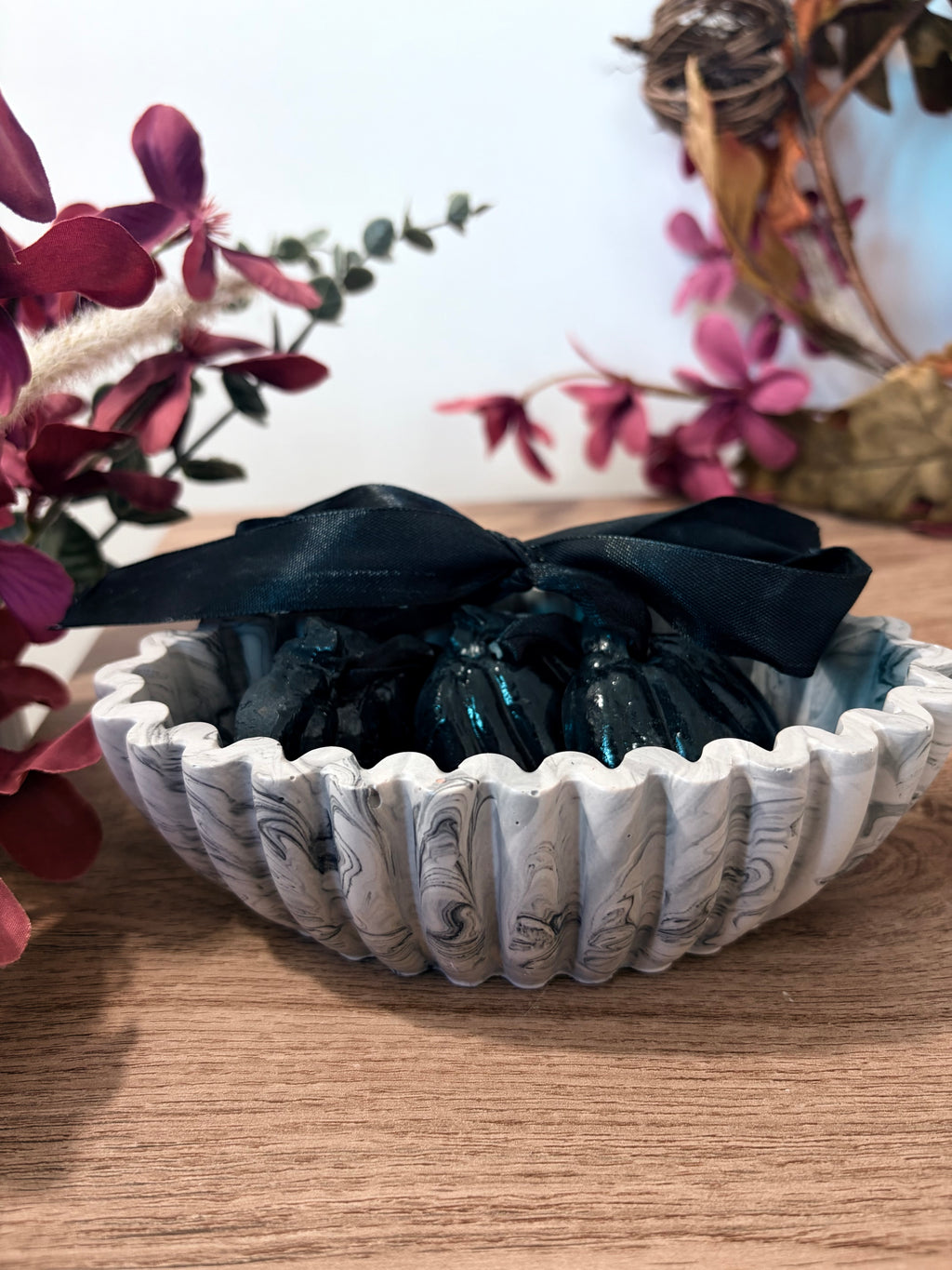 Halloween ribbon pumpkins with wavy bowl