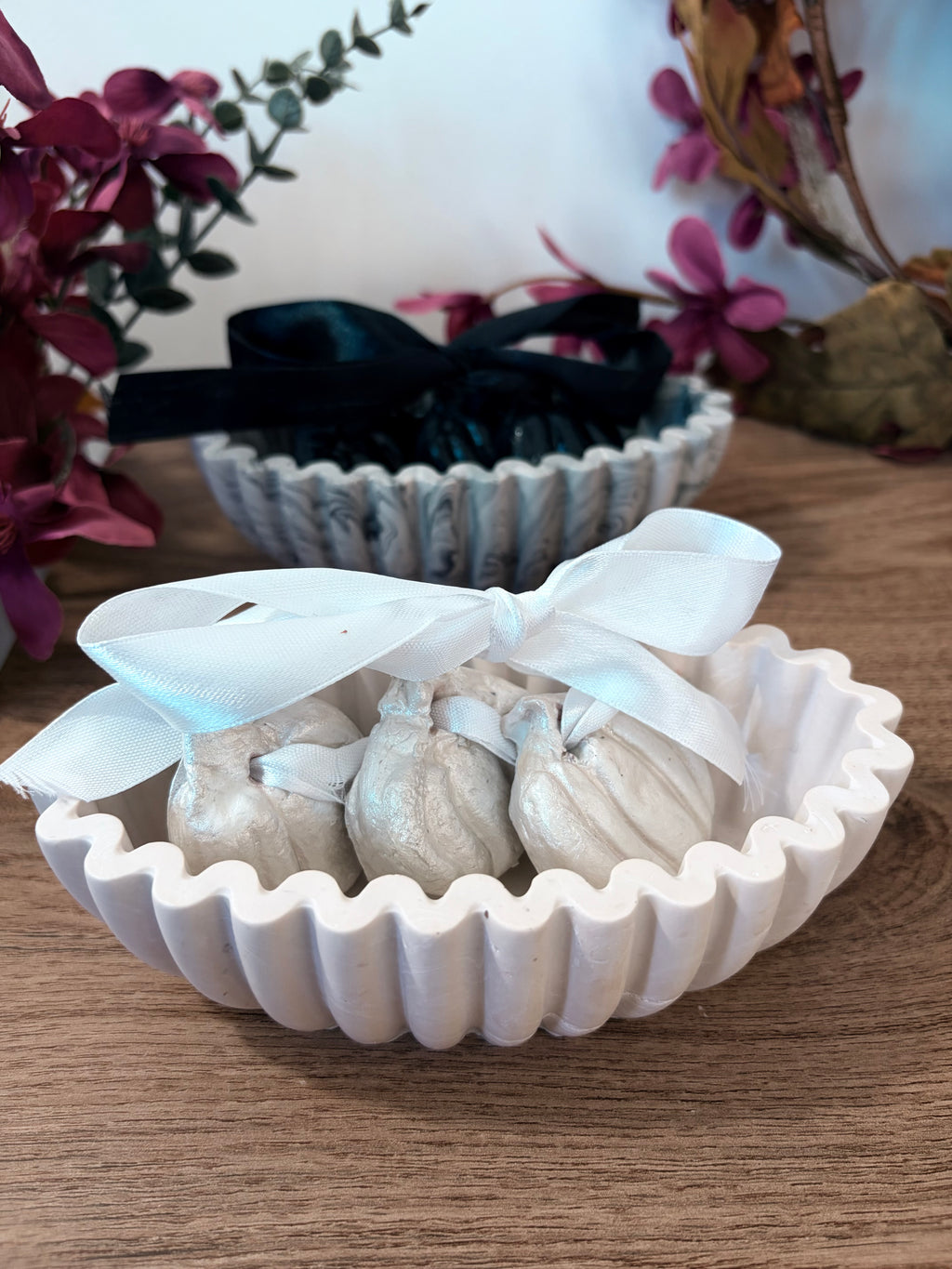 Halloween ribbon pumpkins with wavy bowl
