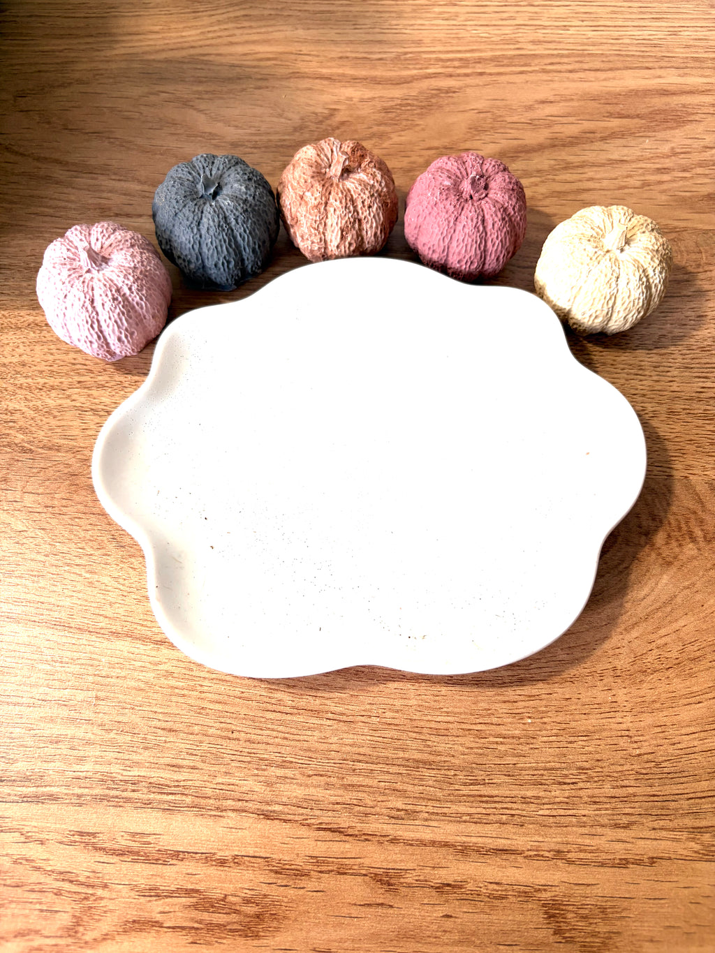 Cute pumpkins with wavy plate